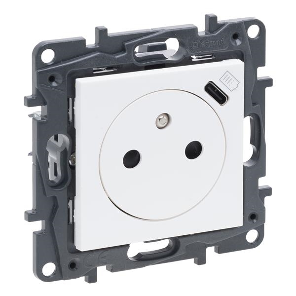 Niloé contactdoos 2P+A+USB-16A 250V - met spanklauwen - wit